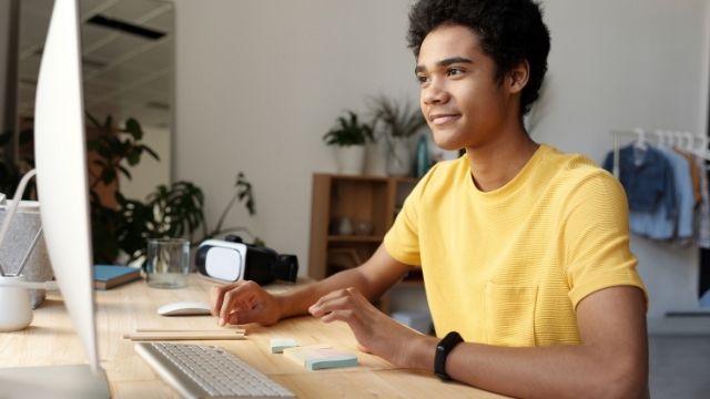 Como os Adolescentes Podem Ganhar Dinheiro na Internet e Sem Sair de Casa